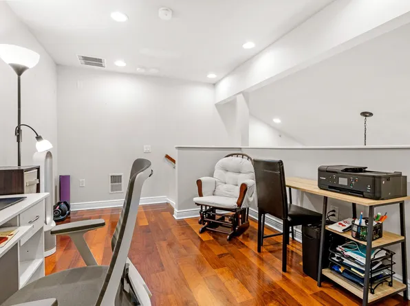 7400 River Road image 18 of 34