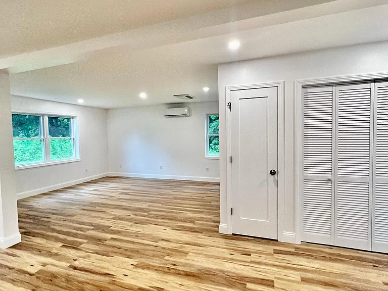 124 Crane Ave #B — Photo 6