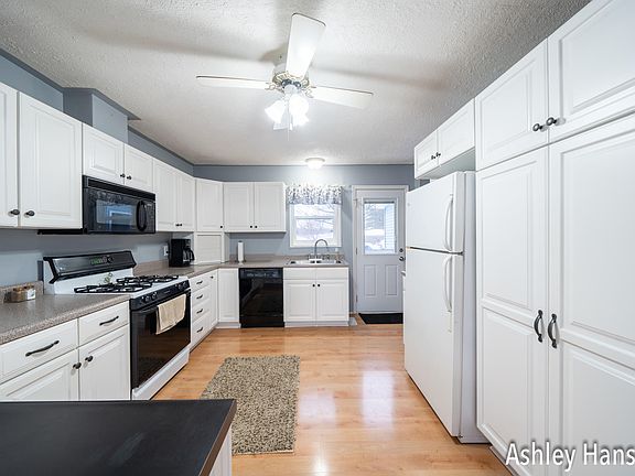 5th image of 12938 Pine Island Dr NE
