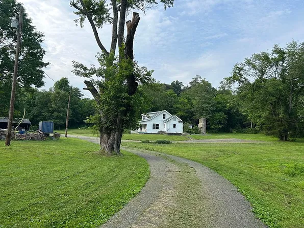 2010 Paradise Ln, New Albany, IN 47150