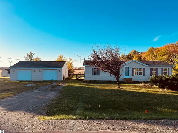 3425 W Beal City Rd, Weidman, MI 48893