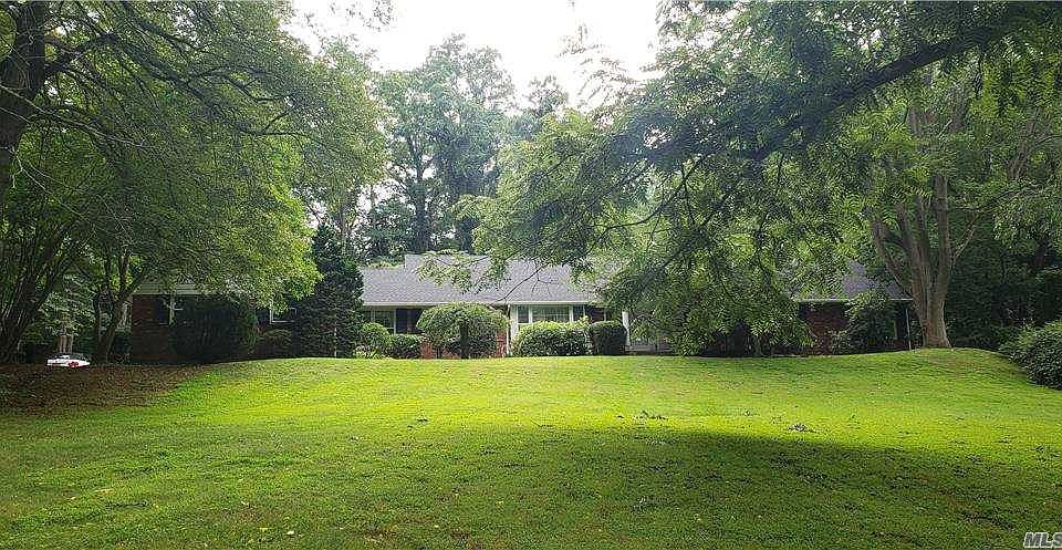 1st image of 40 Harbor Hill Dr