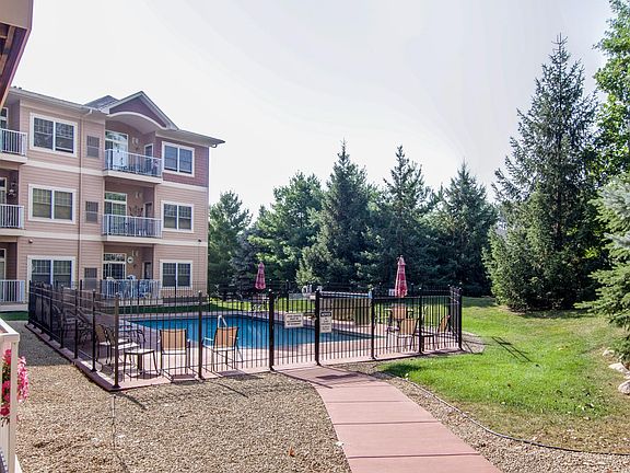 5th image of 14937 60th St N Unit 109