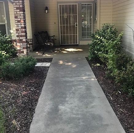 3rd image of 2490 Oakbrook Dr