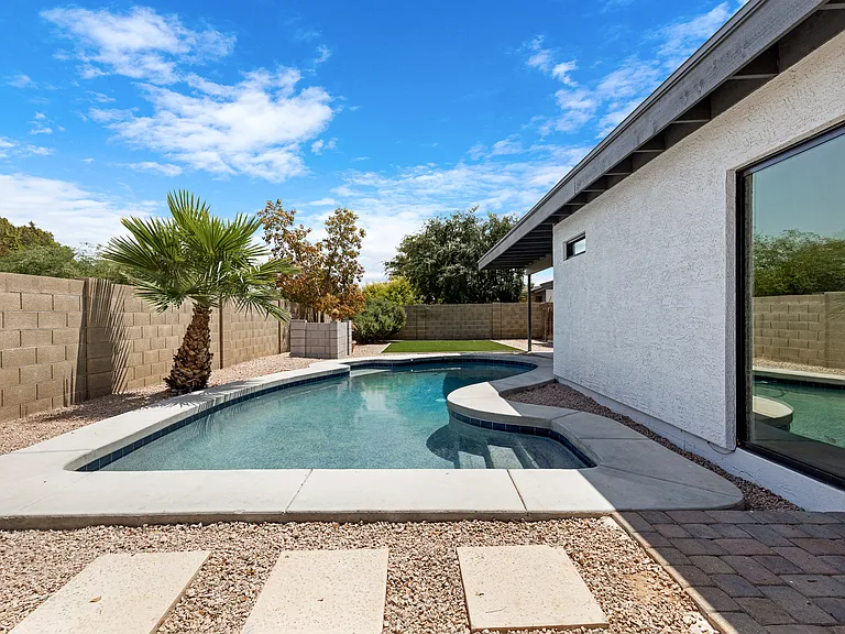 2500 E Hermosa Dr — Photo 18