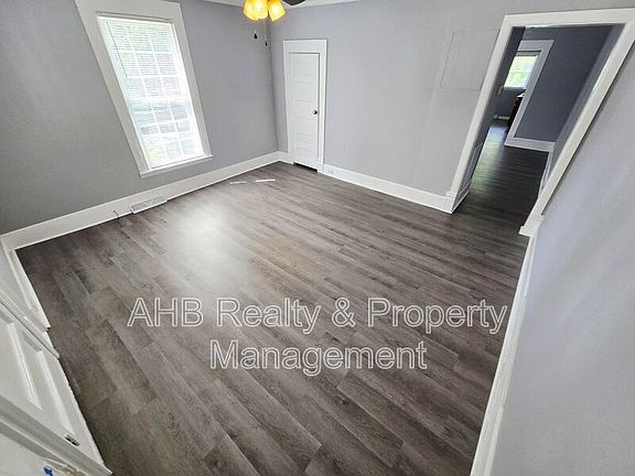 3rd image of 1016 Washington St APT A