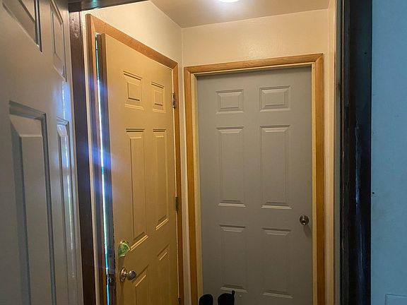 3rd image of 1122 N Oakhill Ave