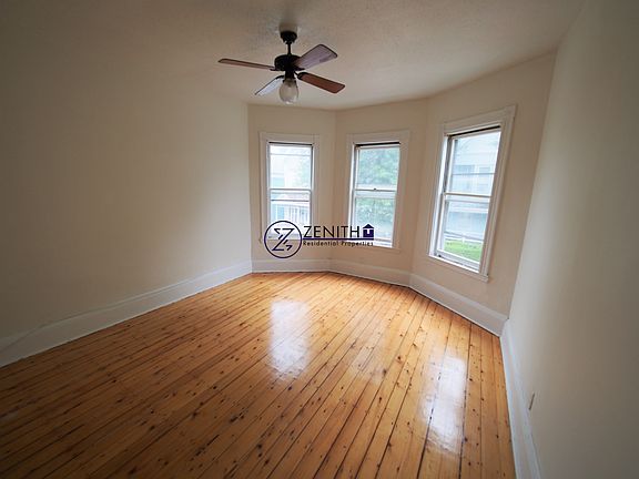 3rd image of 25-27 Oakwood St #25B
