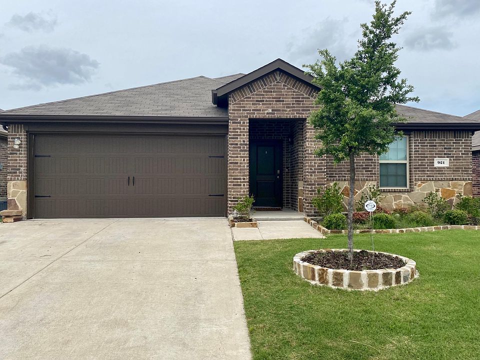 1st image of 921 Decker Dr
