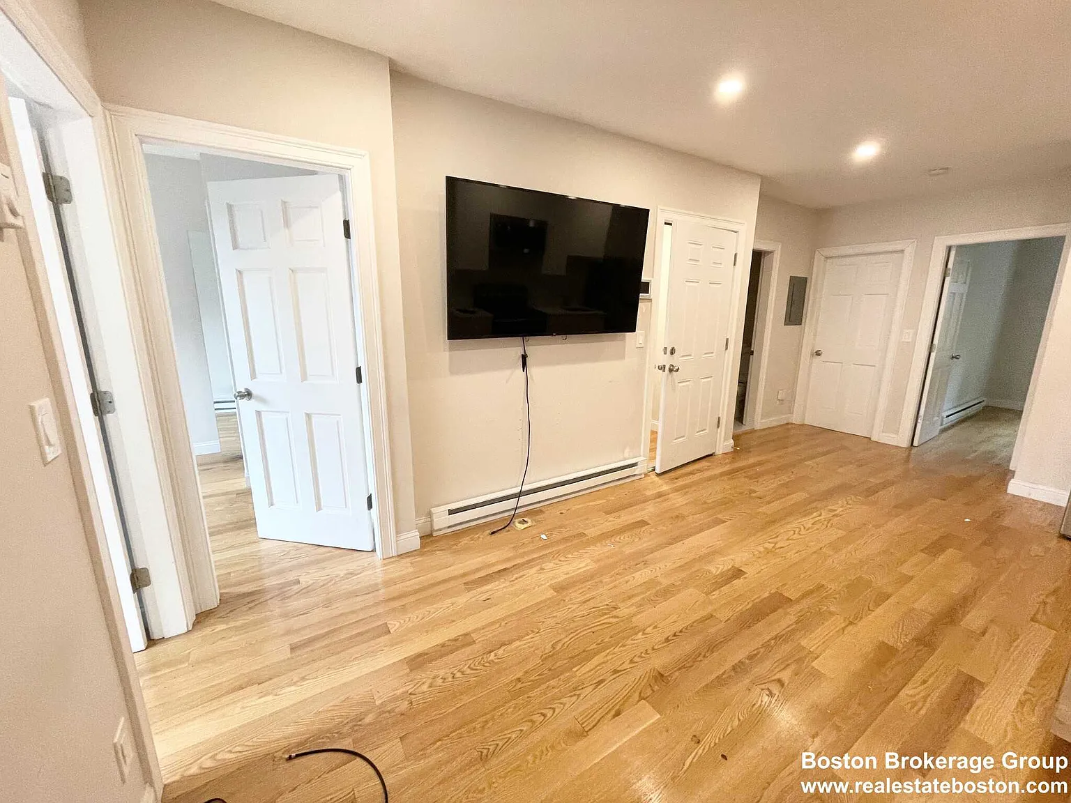4 bed, $6,000 — Photo 2