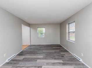 17 Regency Ct, Belleville, IL 62223