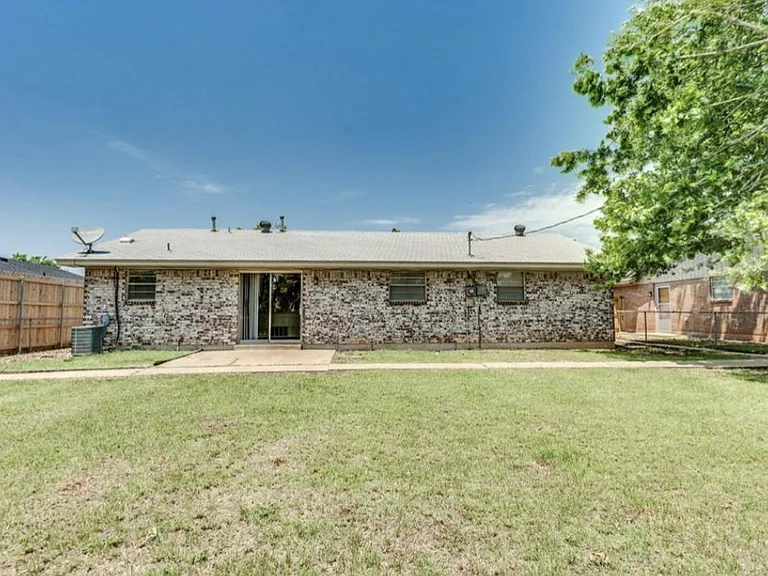 628 Sunset Dr — Photo 24