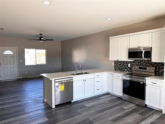 3rd image of 3084 Locust Boulevard
