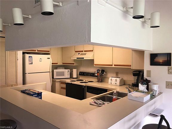 5th image of 5910 Trailwinds Dr APT 425