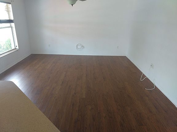 4th image of 1215 E Parker St