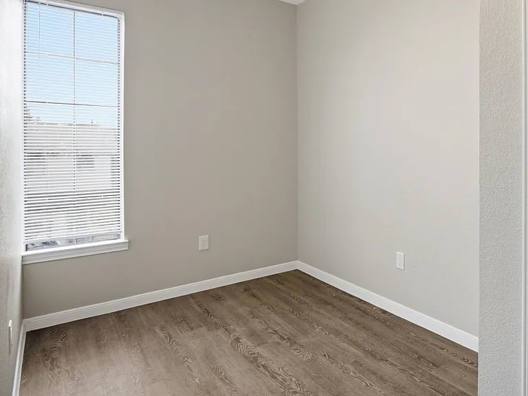 611 Carpenter Ave #201 — Photo 10
