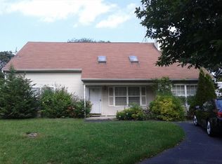 23 Chris Matt Ct, Bay Shore, NY 11706