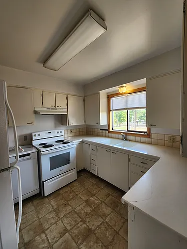 1805 NE Valley Rd Photo 1