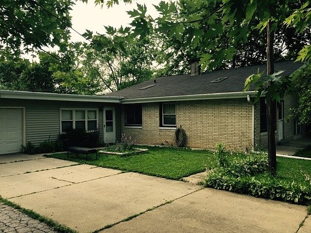 2nd image of 1910 Mitchell Rd
