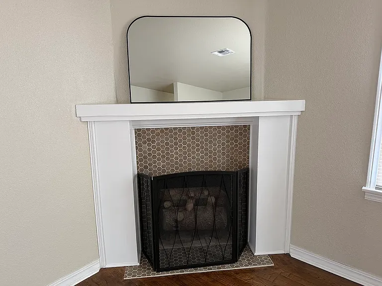 1038 E Walnut St — Photo 6