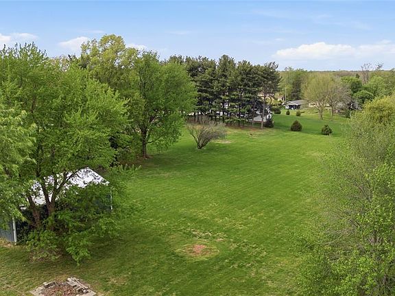 2nd image of 349 Jo Lee Ln