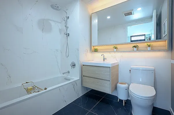 Bathroom, photo 1