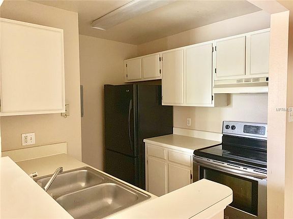 4th image of 3827 Club Ct Unit 204