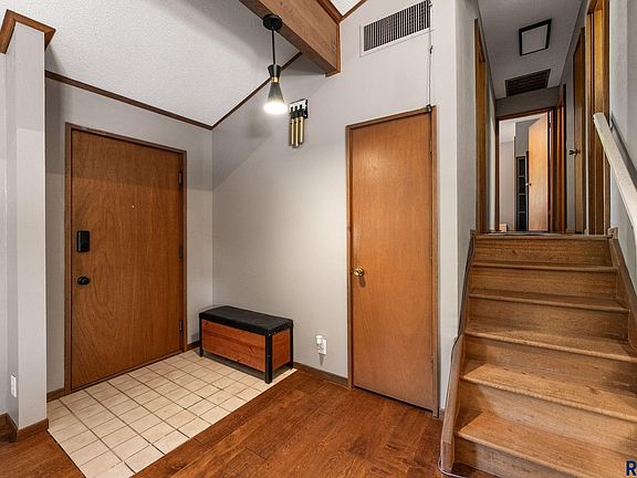5th image of 813 E 38th St Street