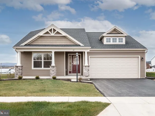 61 Kristi Ln, Biglerville, PA 17307