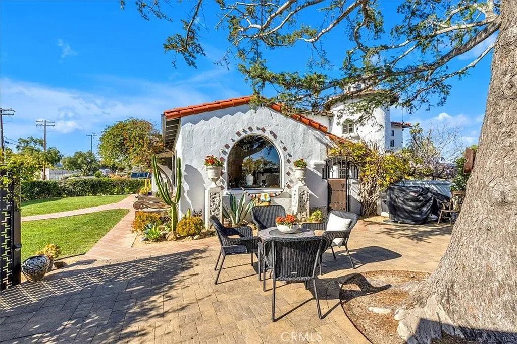 5 bed, 2520 sqft, $6,500 — Photo 4