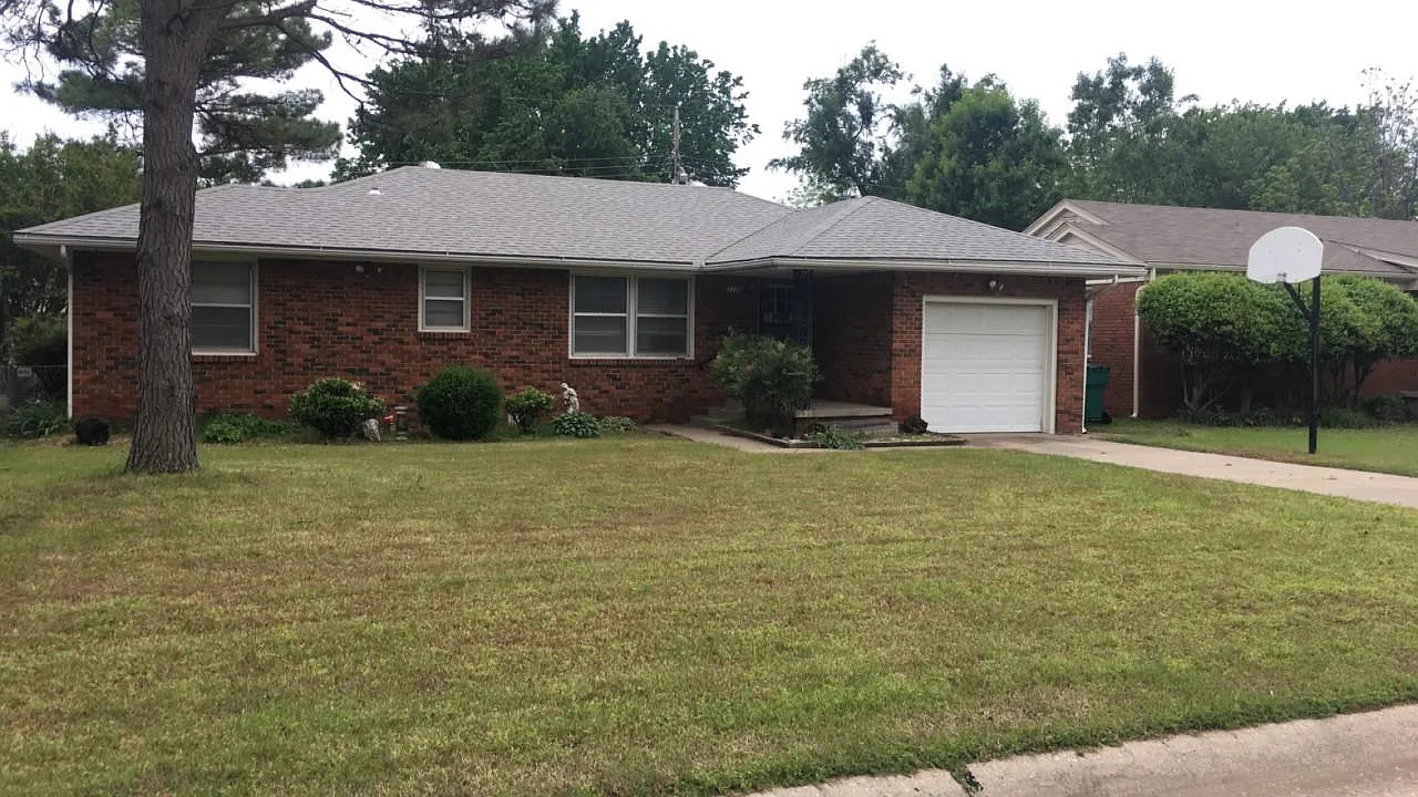 3 bed, 1000 sqft, $1,275 — Photo 1
