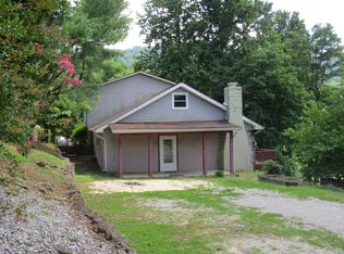 178 Park Dr, Loyall, KY 40854