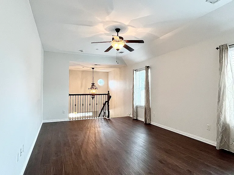 2204 Paige Ct — Photo 27