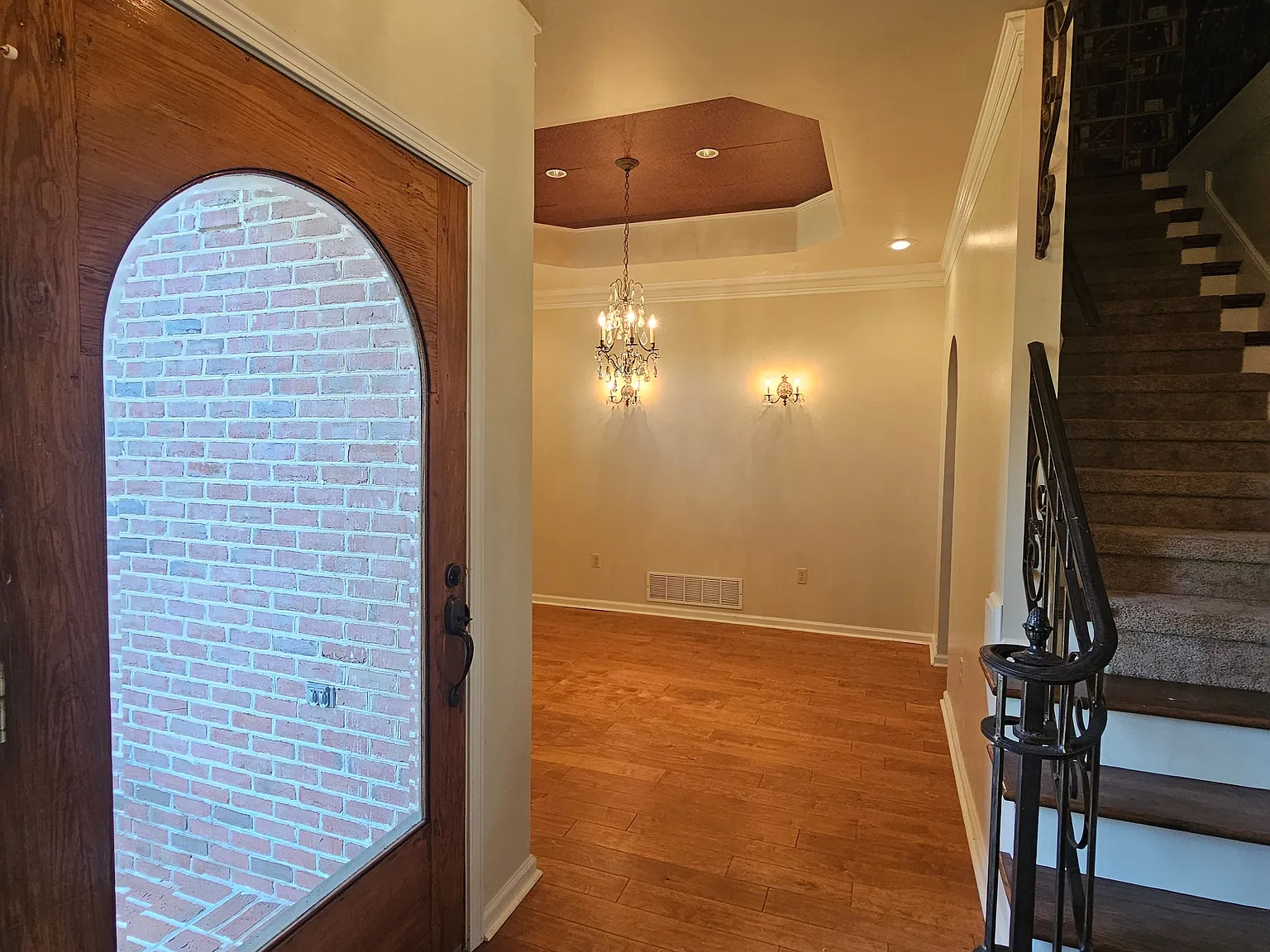 4 bed, 2.5 bath, 3200 sqft, $2,600 — Photo 2