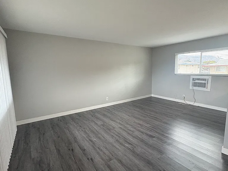 658 Scott Pl #6 — Photo 5