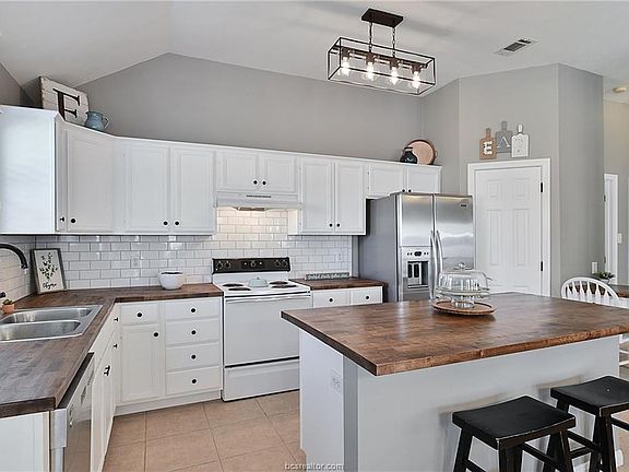 2nd image of 240 Stuttgart Cir