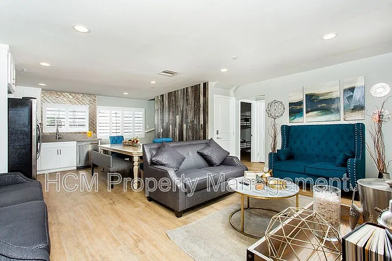 4 bed, 3.0 bath, 1700 sqft, $3,299 — Photo 2