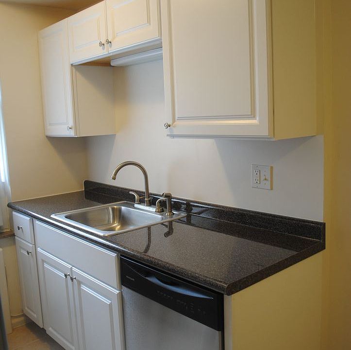 1st image of 2750 Linshaw Ct APT 4