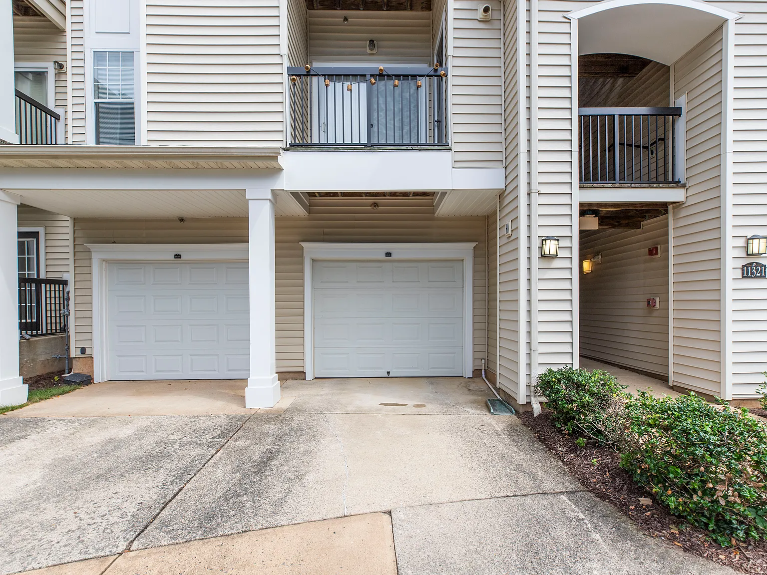 2 bed, 1200 sqft, $2,500 — Photo 2