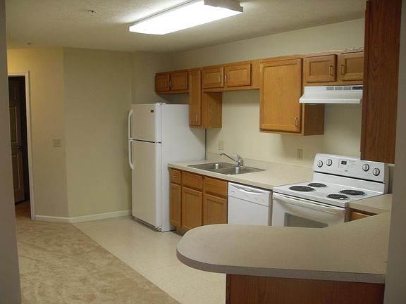 5th image of 320 La Salle St APT 105