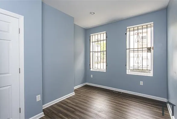 4 bed, 1100 sqft, $1,900 — Photo 2