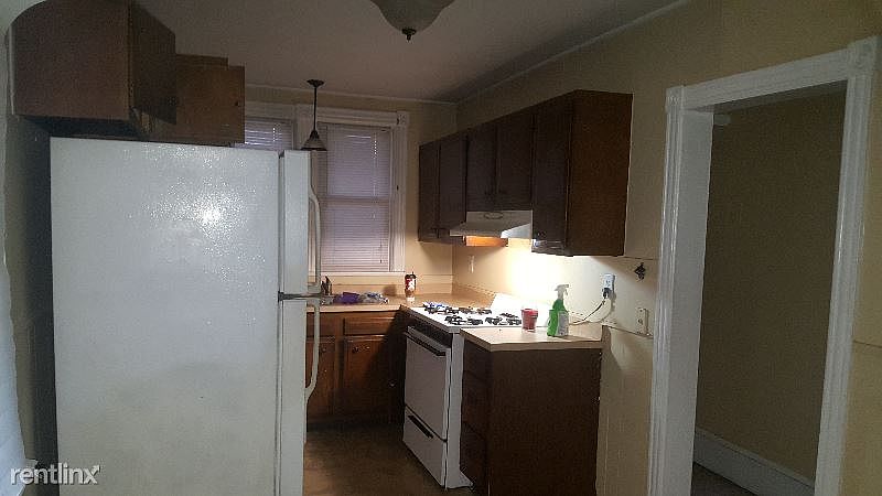 2nd image of 358 Chicago Ave