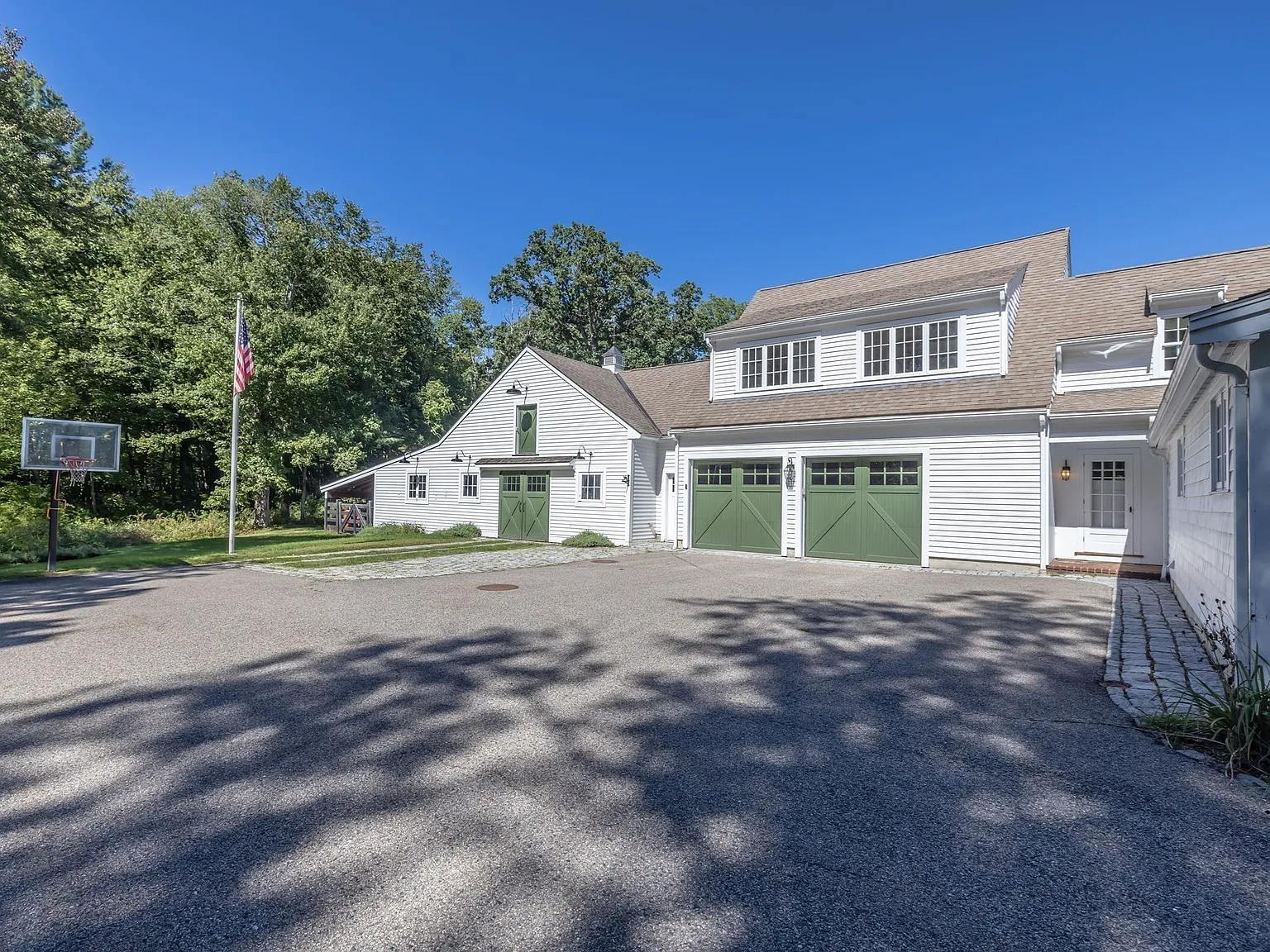 5 bed, 7.0 bath, 5100 sqft, $10,000 — Photo 4