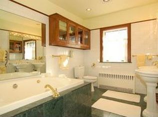 589 Monterey Ave, Pelham, NY 10803