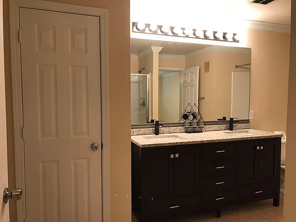 4th image of 18159 Sterling Gate Cir #9