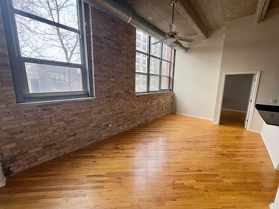3rd image of 1735 N Paulina St APT 212