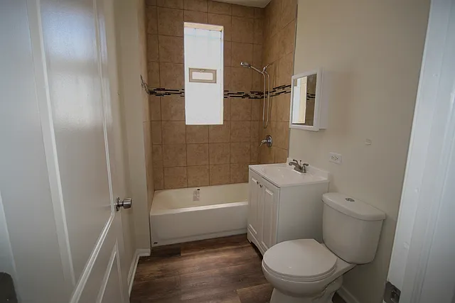 1016 N Ridgeway Ave #1R — Photo 4