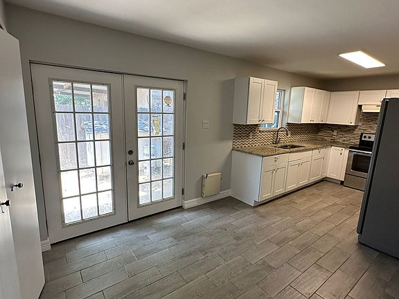 5th image of 325 Christie Ct