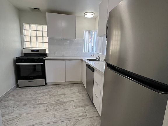 3rd image of 725 Ensenada Ct #725