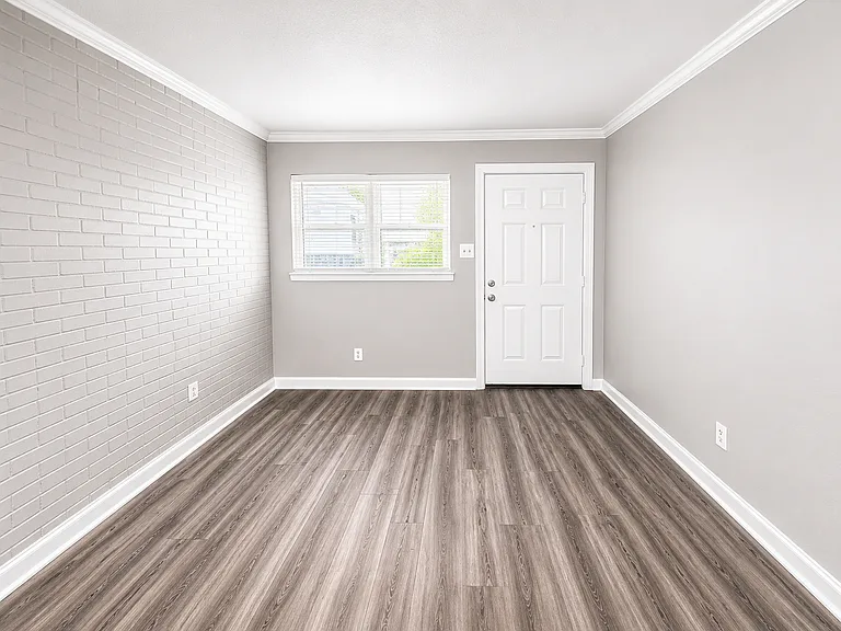 Spanish Cove Apartments — Photo 2